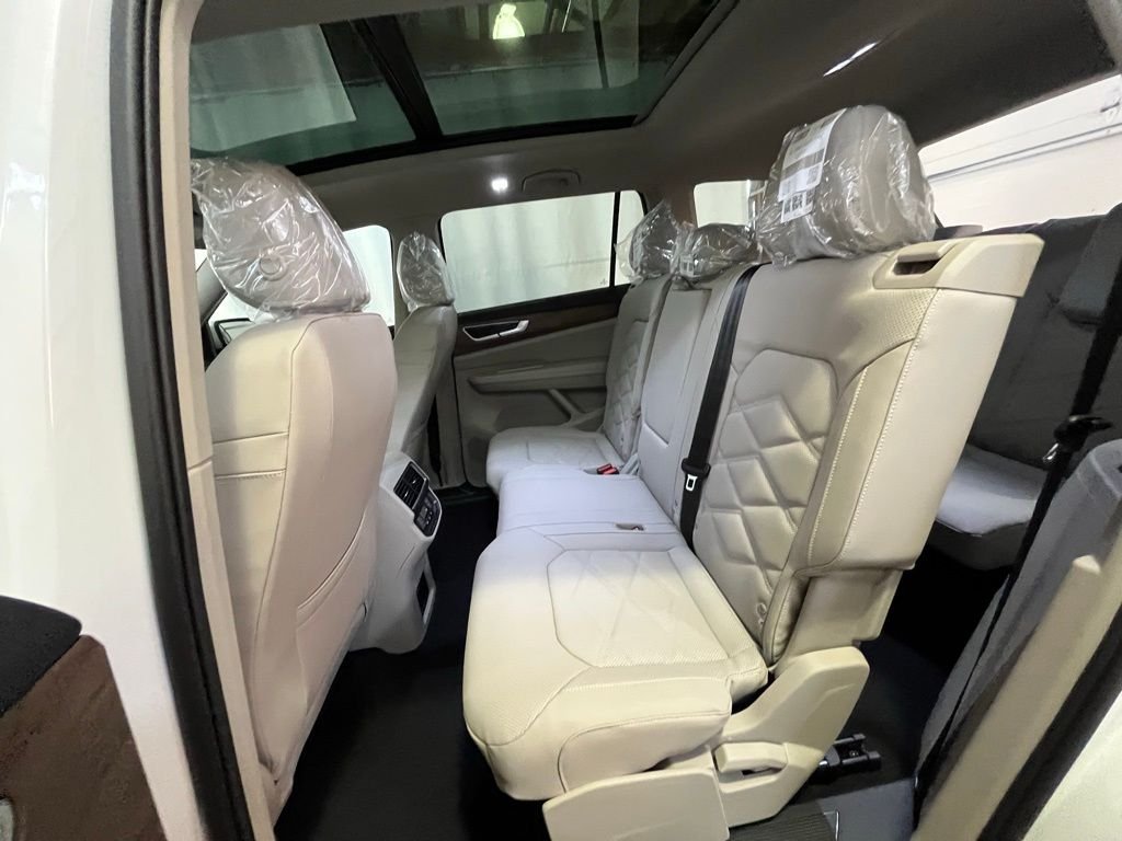 New 2026 White/off-white Volkswagen 2.0T SE w/Technology image 22