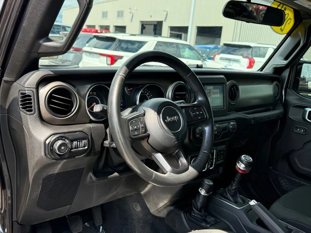 Used 2019 Gray Jeep Unlimited Sport S image 4