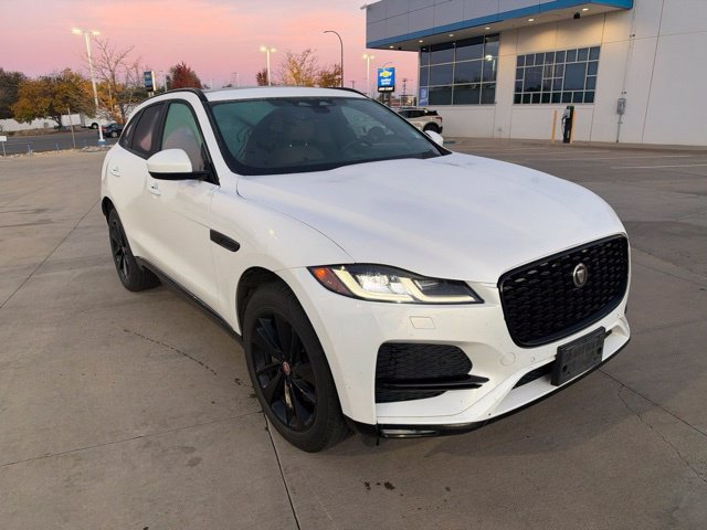 Used 2023  Jaguar P250 S image 3