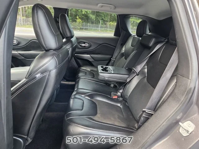 Used 2019 Gray Jeep Latitude Plus image 10