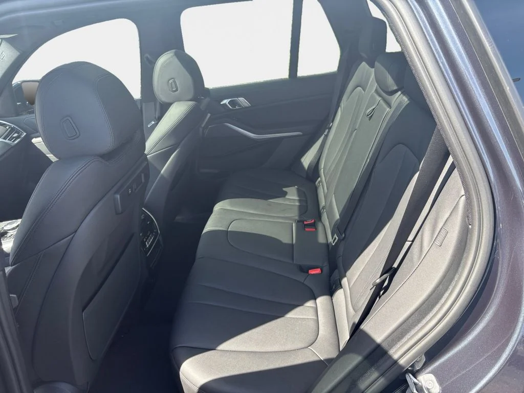 Used 2022 Gray BMW xDrive40i image 10