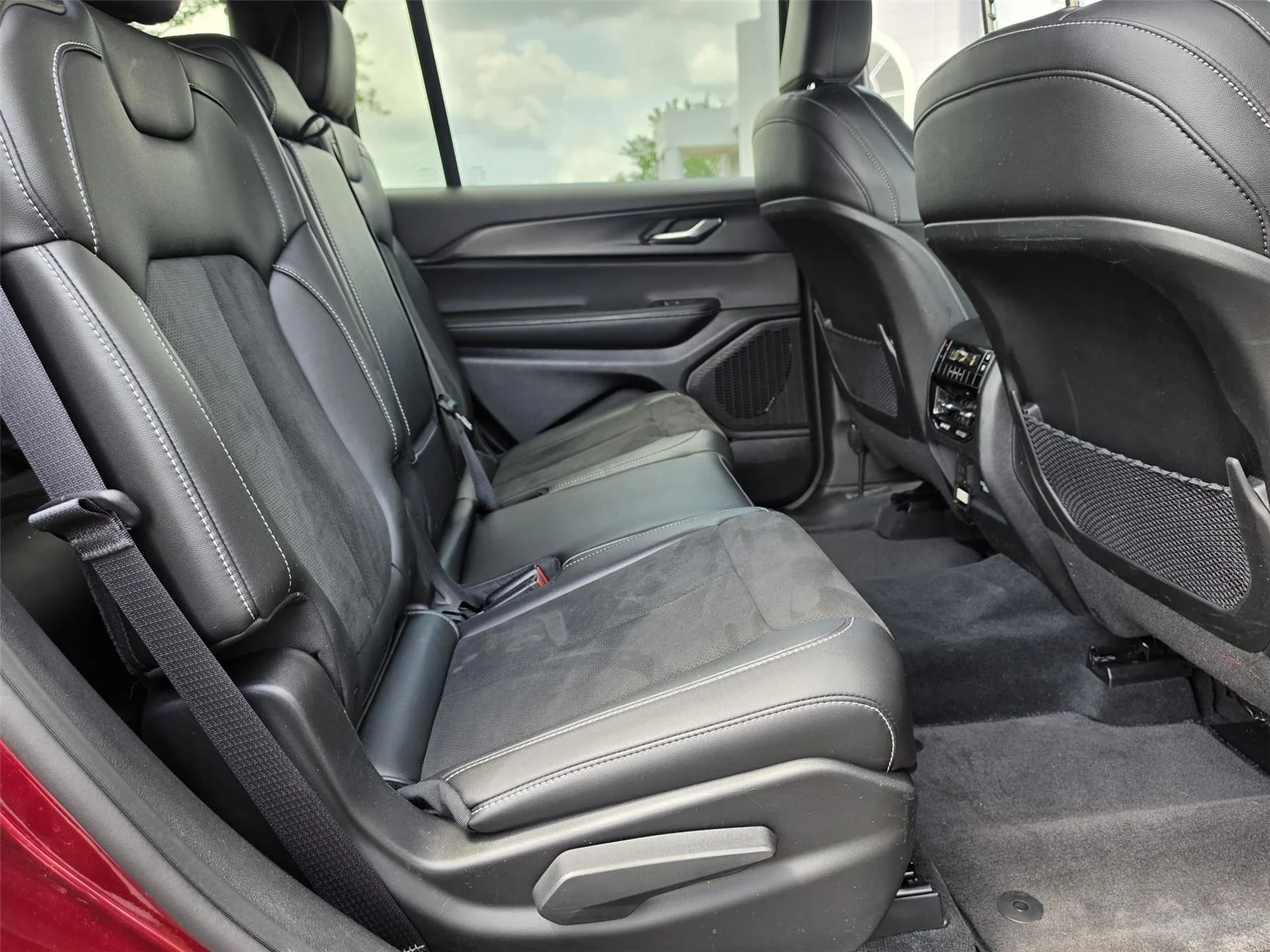 Used 2025 Velvet Red Pearlcoat Jeep Altitude X image 31