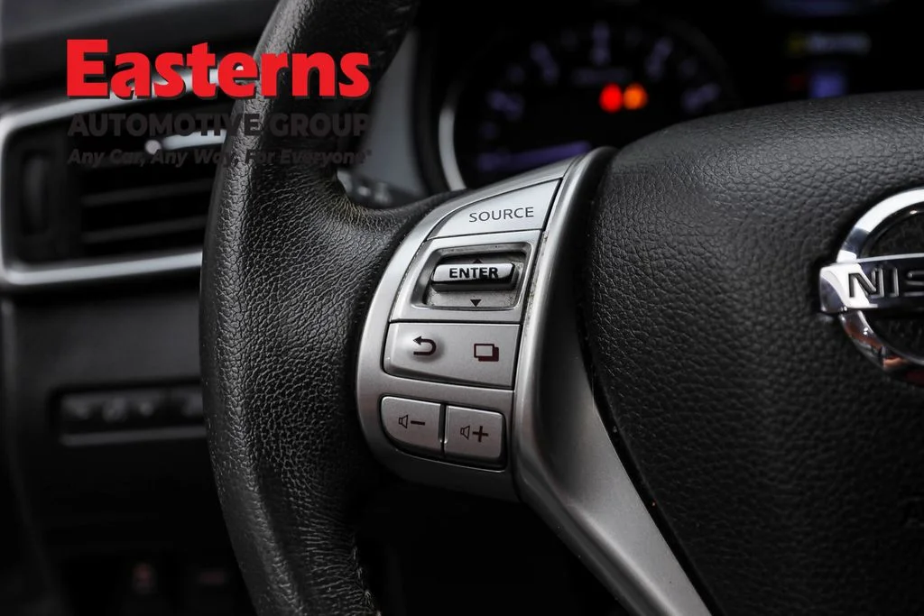 Used 2016 Gray Nissan SL image 15