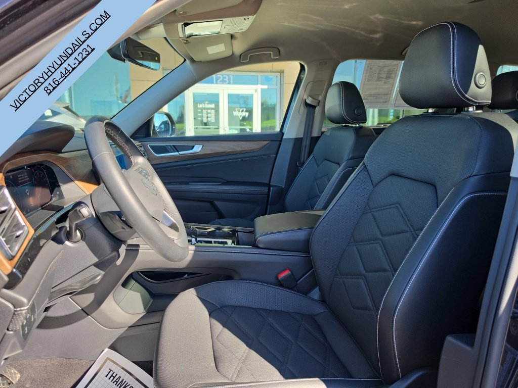 Used 2026  Volkswagen SE w/Technology image 14
