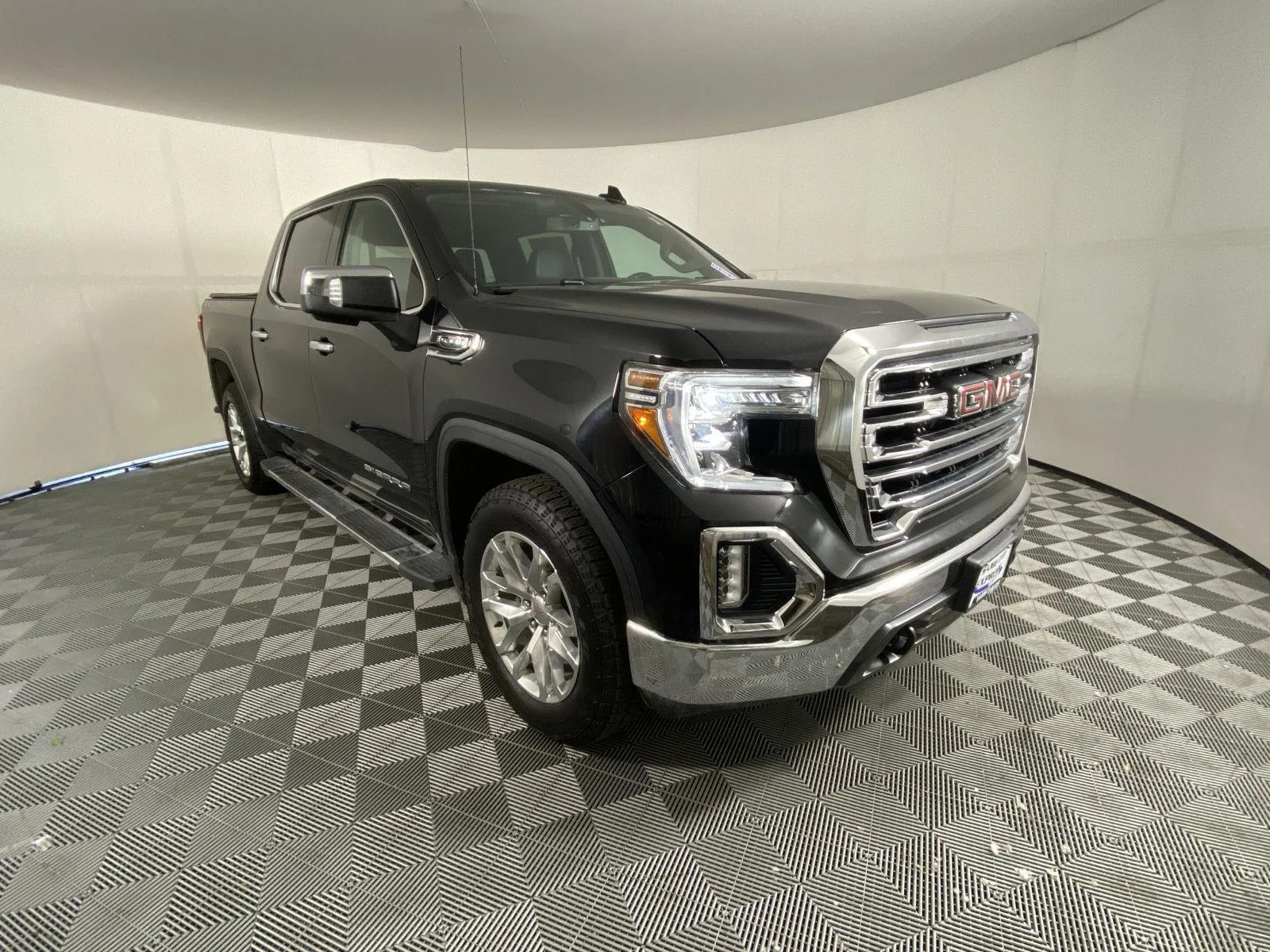 Used 2021 Ebony Twilight Metallic GMC SLT image 9