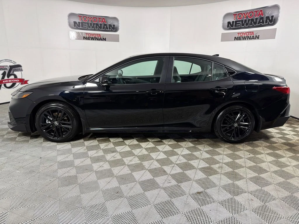 2025 Toyota Camry SE - Photo 6