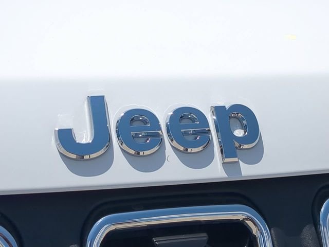 New 2026 Bright White Clear-Coat Exterior Paint Jeep  image 13