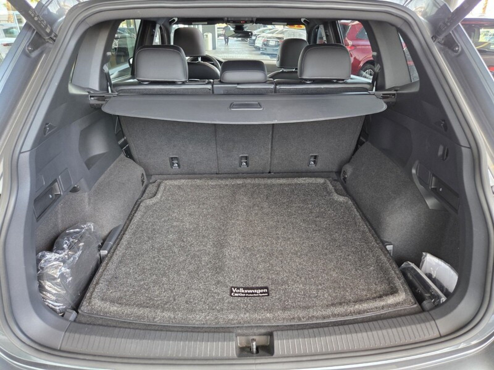 Used 2022 GRAY Volkswagen SEL R-Line image 17