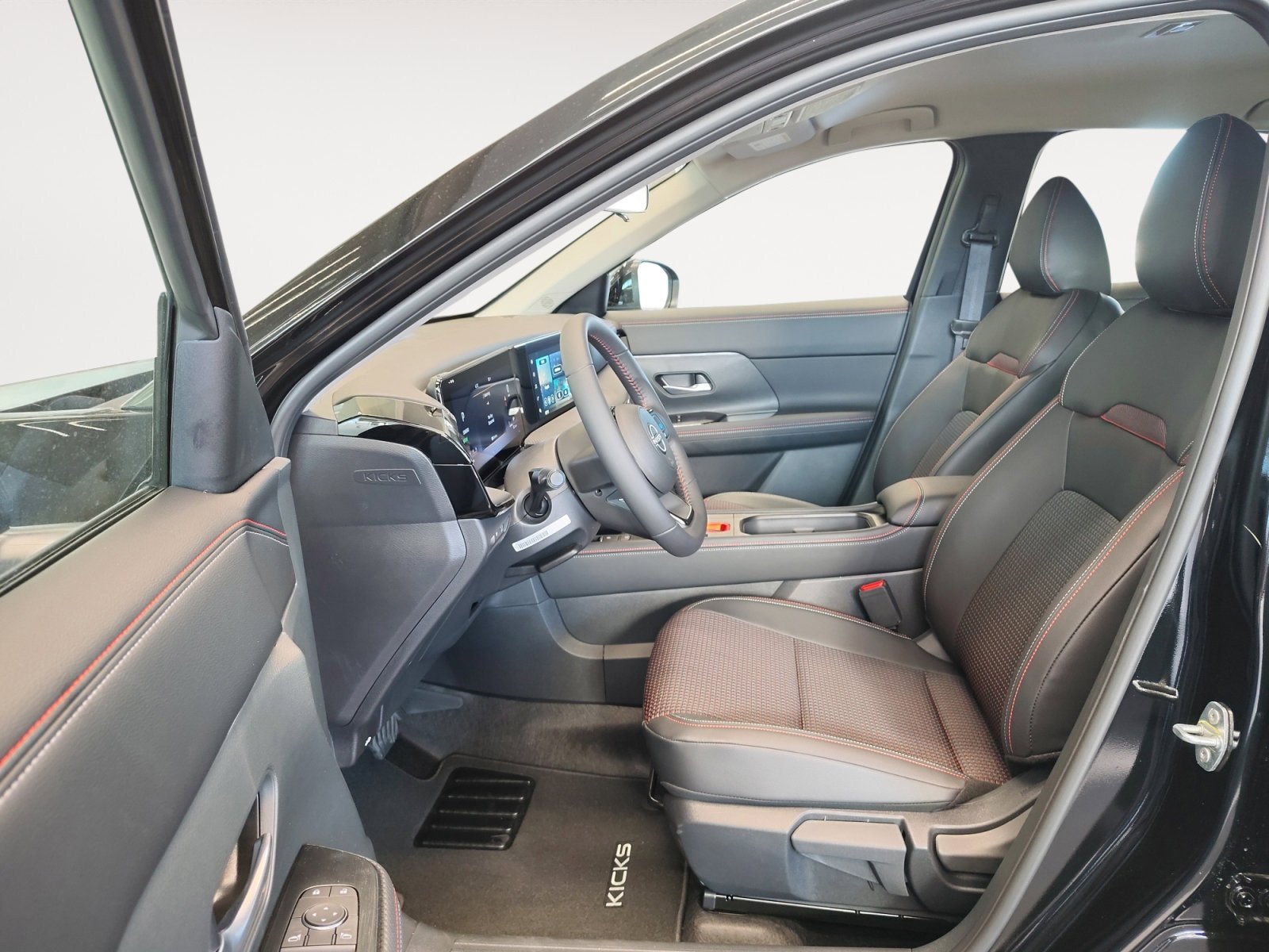 2026 Nissan KICKS SR - Photo 21