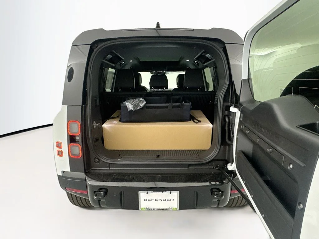 New 2026 Fuji White Land Rover X-Dynamic SE image 26