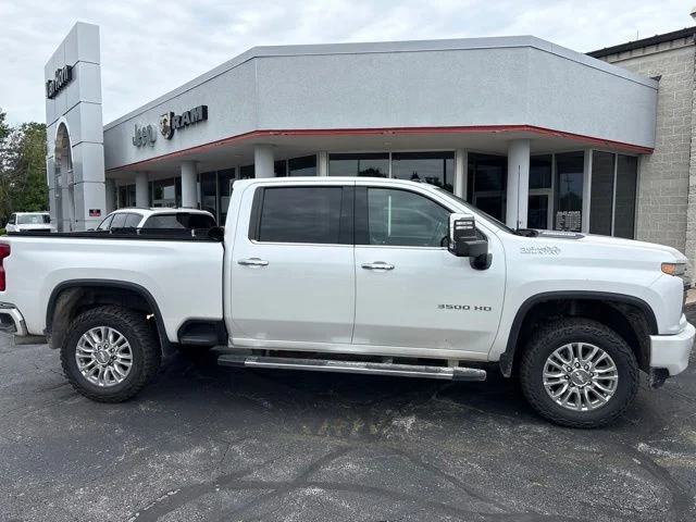 Used 2020 Pearl Chevrolet High Country image 7