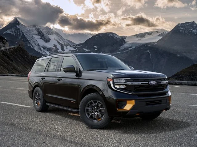New 2027 Black Metallic Ford Tremor image 4