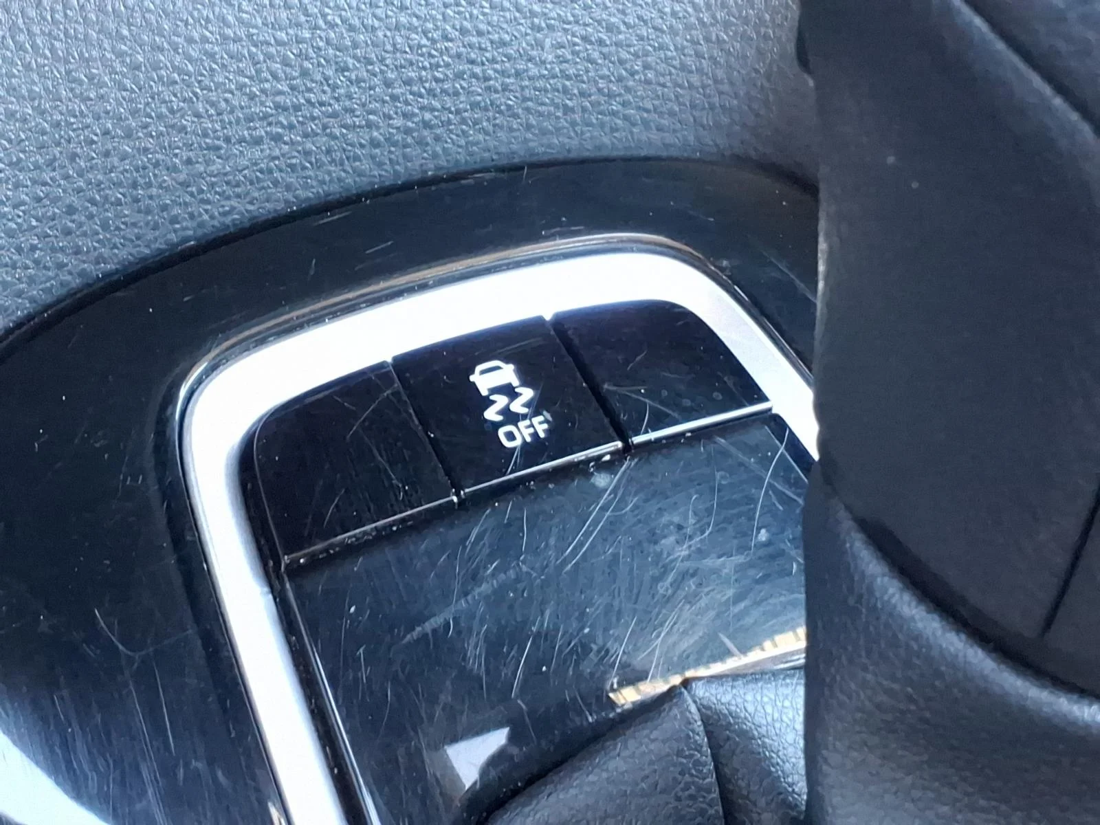 Used 2025 Wind Chill Pearl Toyota LE image 21