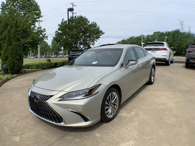 2022 Lexus ES 300h 300h Ultra Luxury's photo