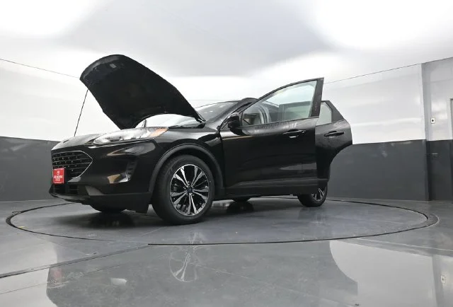 Used 2021 Black Ford SE image 41