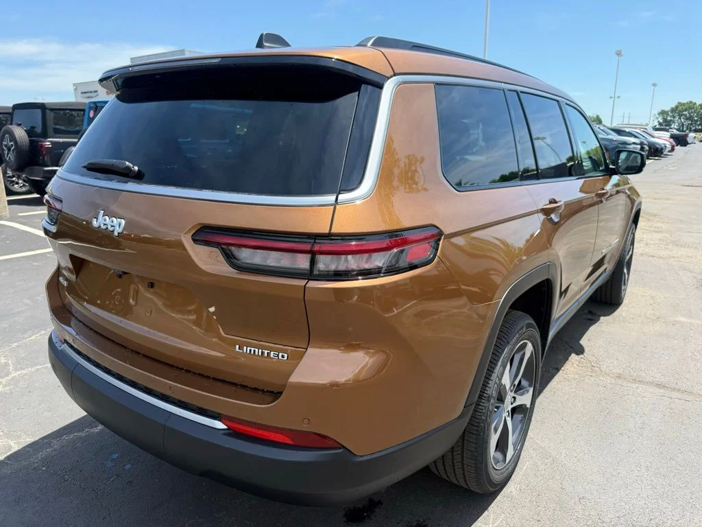 New 2026 Copper Shino Metallic Clear-Coat Exterior Paint Jeep Limited image 3