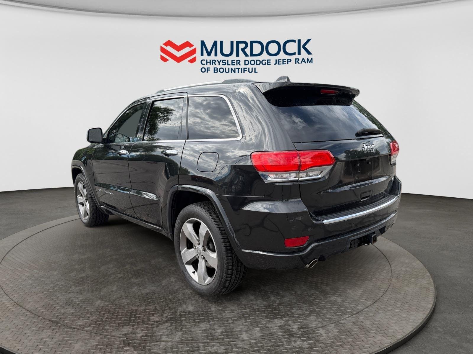 Used 2015 Brilliant Black Crystal Pearlcoat Jeep Overland image 6