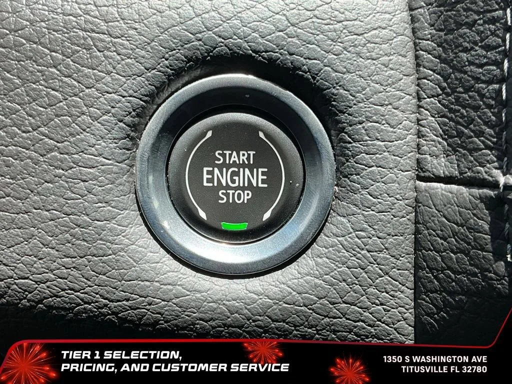 Used 2022 White Frost Tricoat GMC Denali image 49