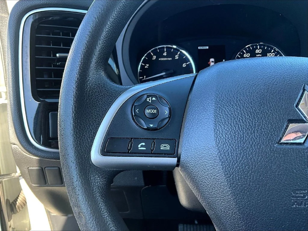Used 2020 White Mitsubishi ES image 12