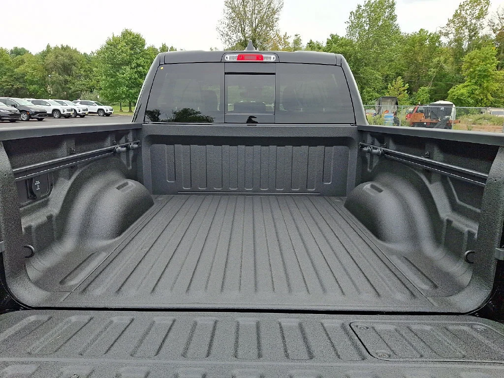 New 2027 Diamond Black Crystal Pearl-Coat Exterior Paint RAM Laramie image 22