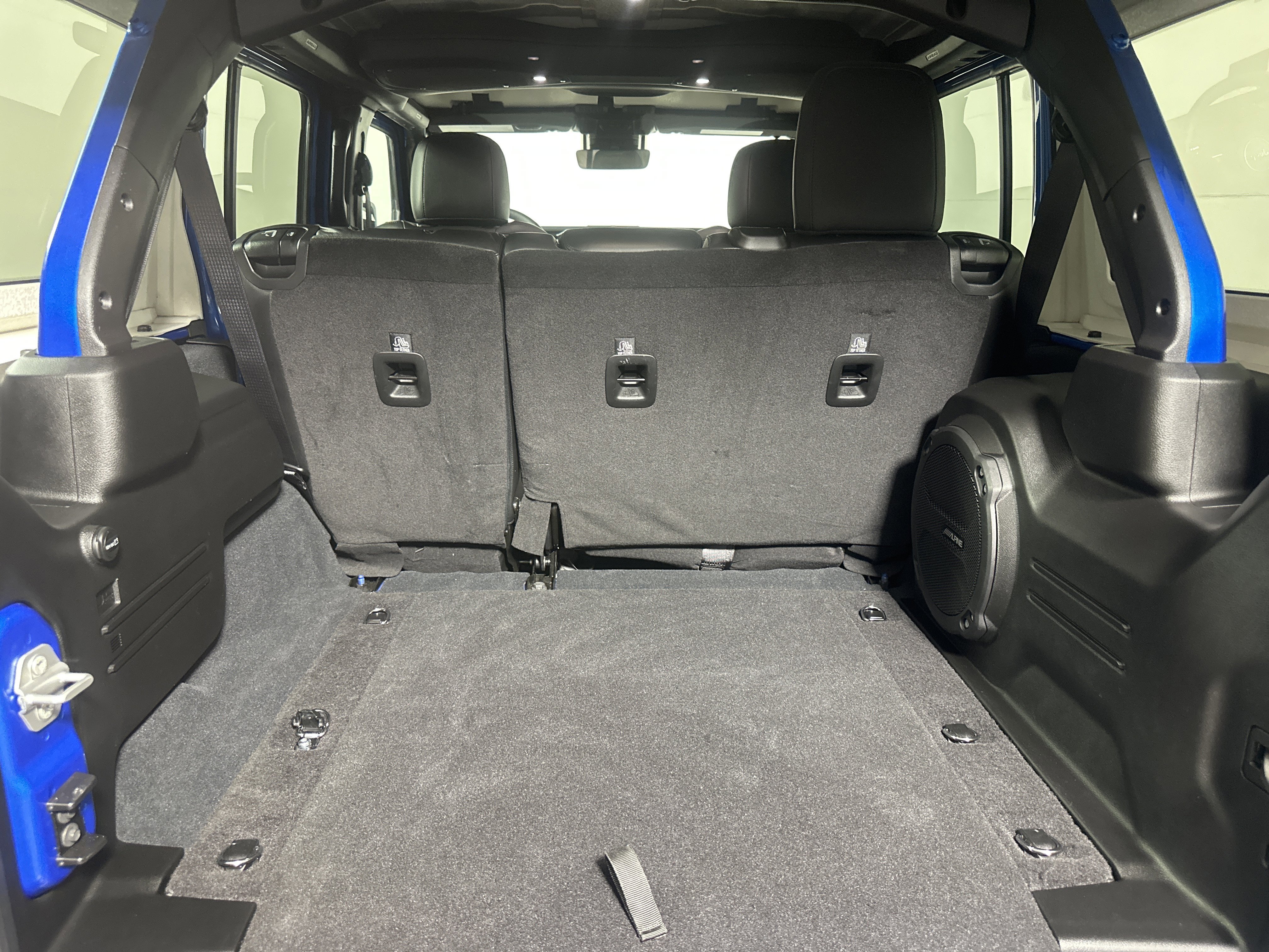 Used 2025 Hydro Blue Pearlcoat Jeep Rubicon image 25
