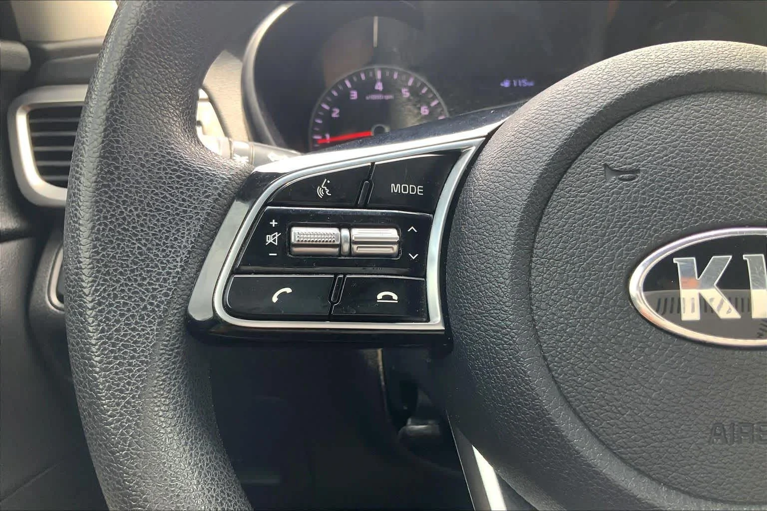 Used 2020 Sparkling Silver Kia LX image 24
