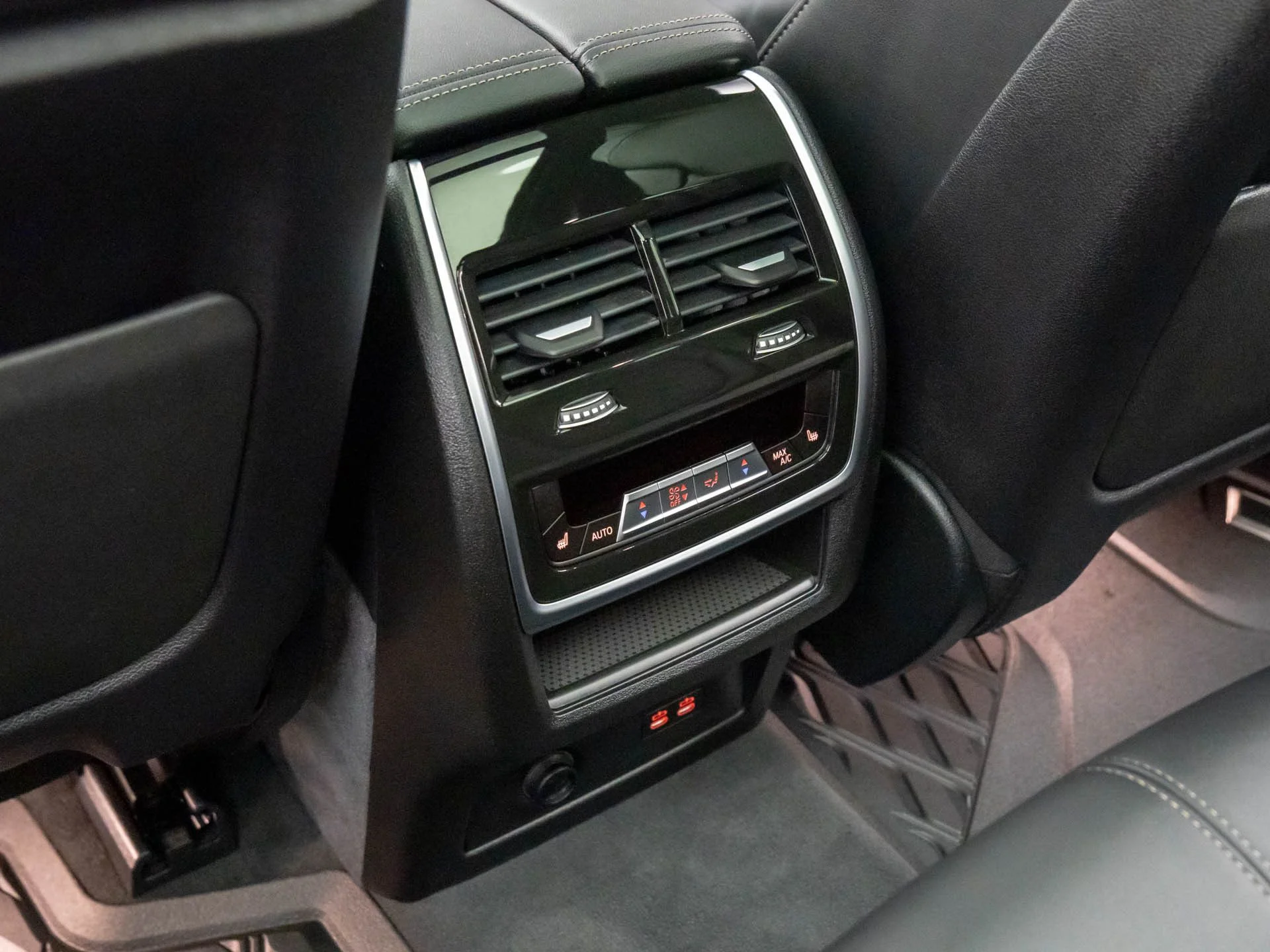 Used 2026 Blue BMW M60i image 19