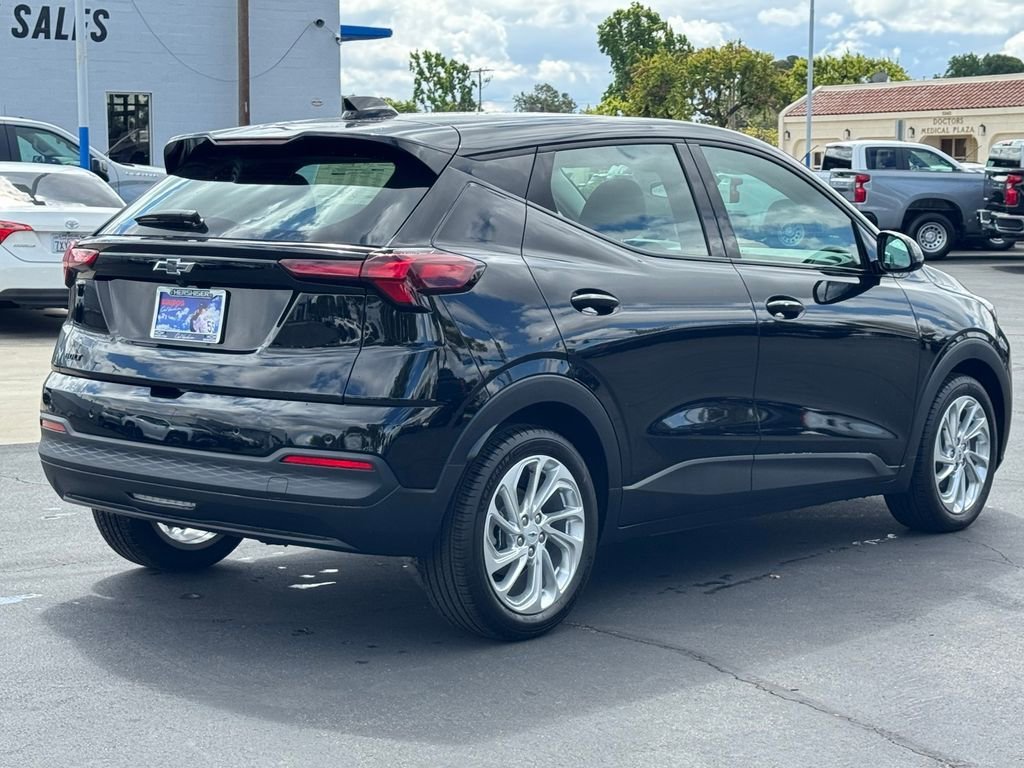2027 Chevrolet Bolt LT - Photo 6