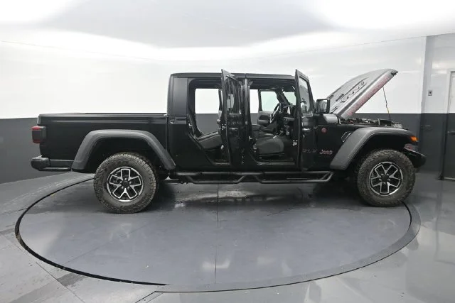 Used 2025 Black Jeep Rubicon image 36