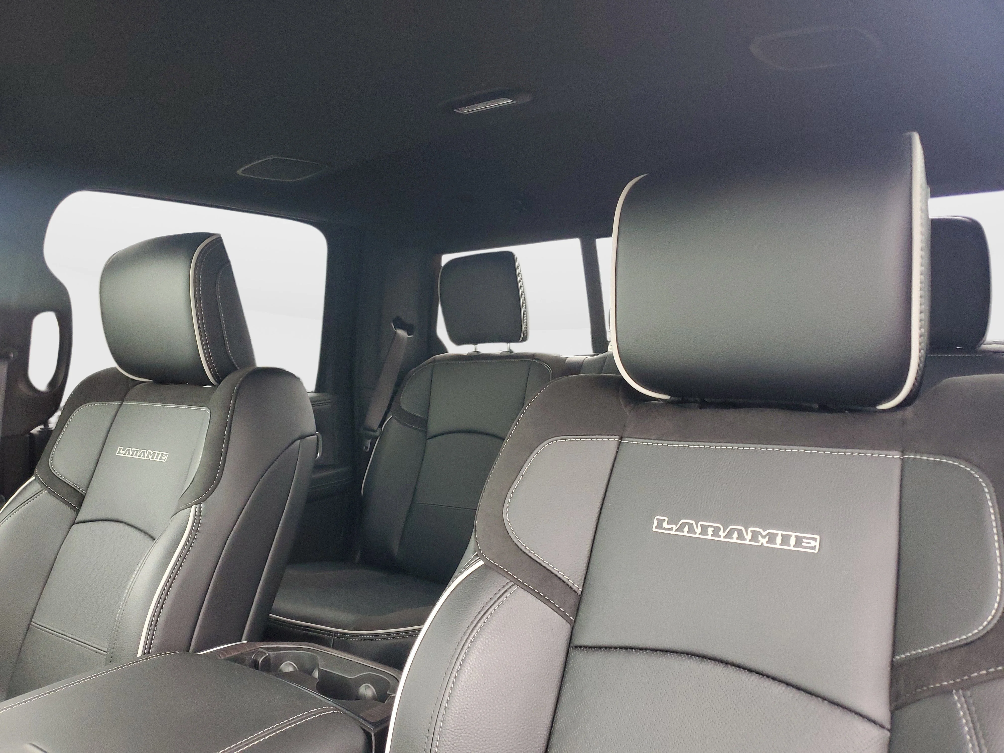 2026 RAM 3500 Laramie - Photo 12