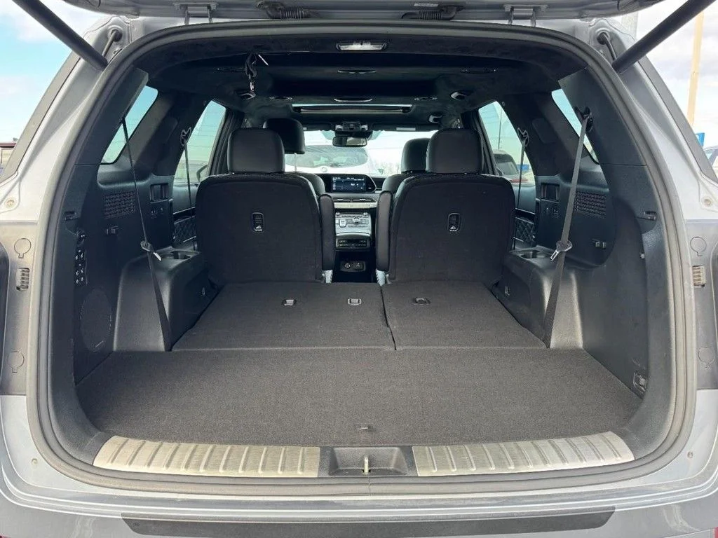 Used 2020 Silver Hyundai Limited image 6