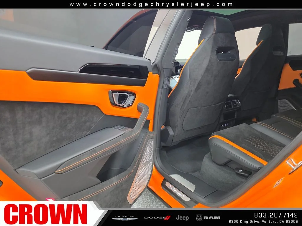 Used 2024  Lamborghini S image 32