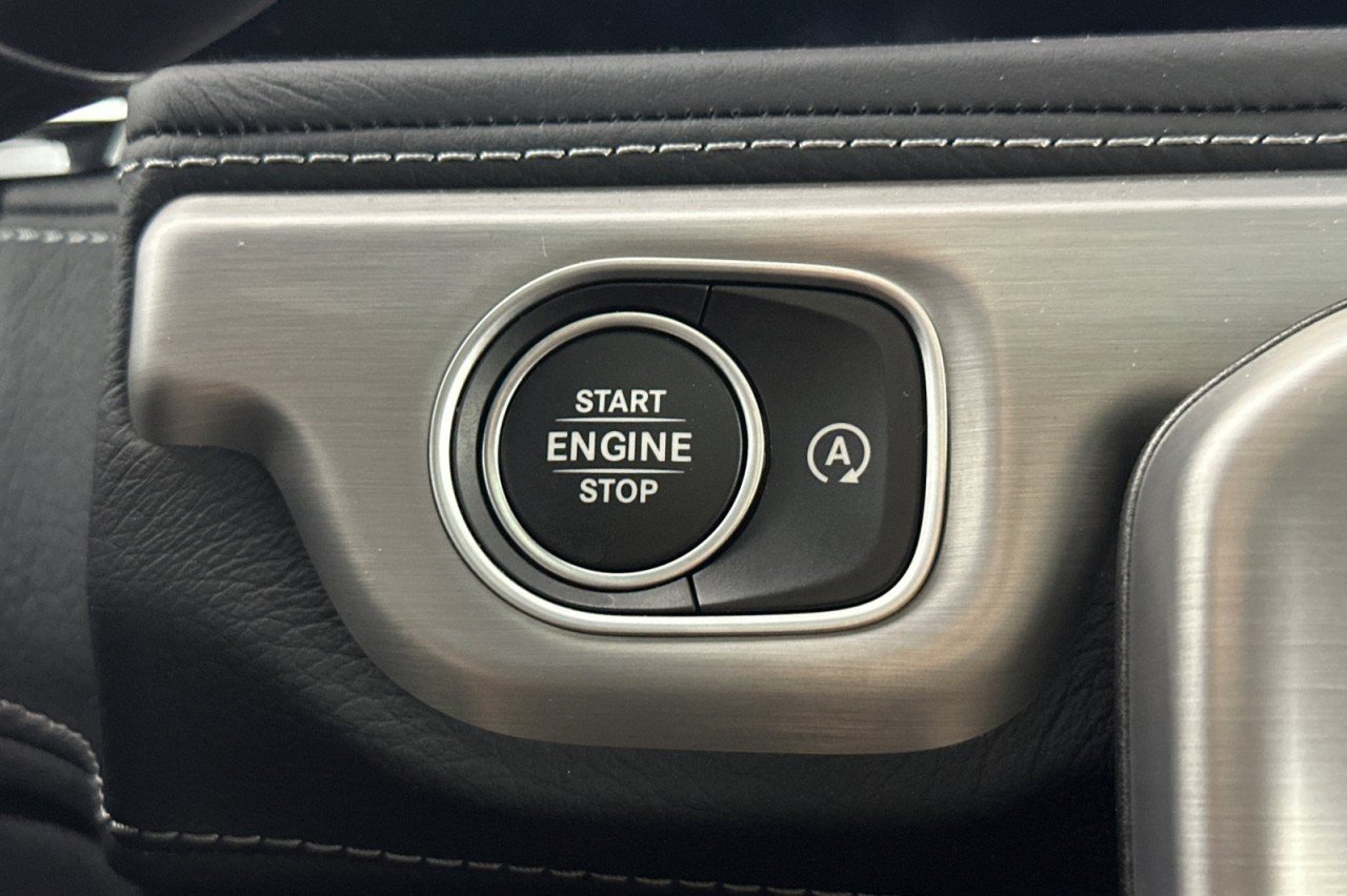 Certified Used 2025 Obsidian Black Metallic Mercedes-Benz G 550 image 22