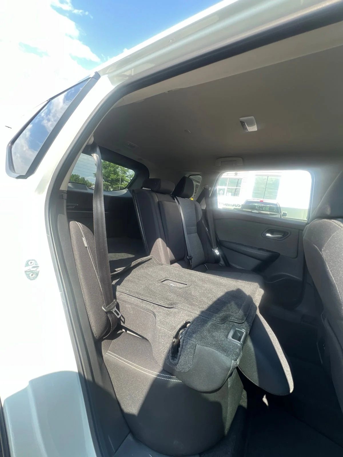 Used 2022 White Nissan SV image 38