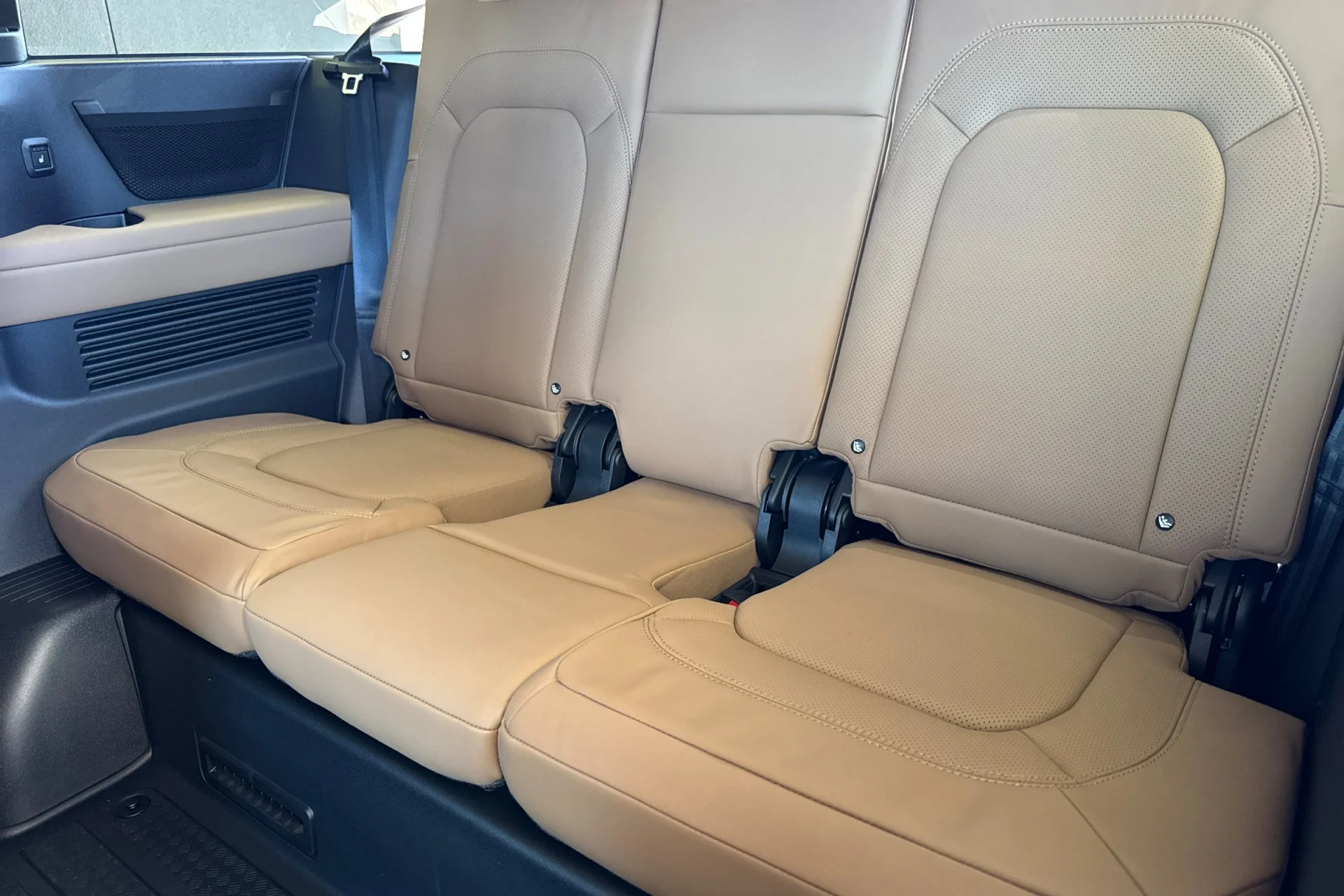 New 2026 Carpathian Grey Land Rover X-Dynamic SE image 17