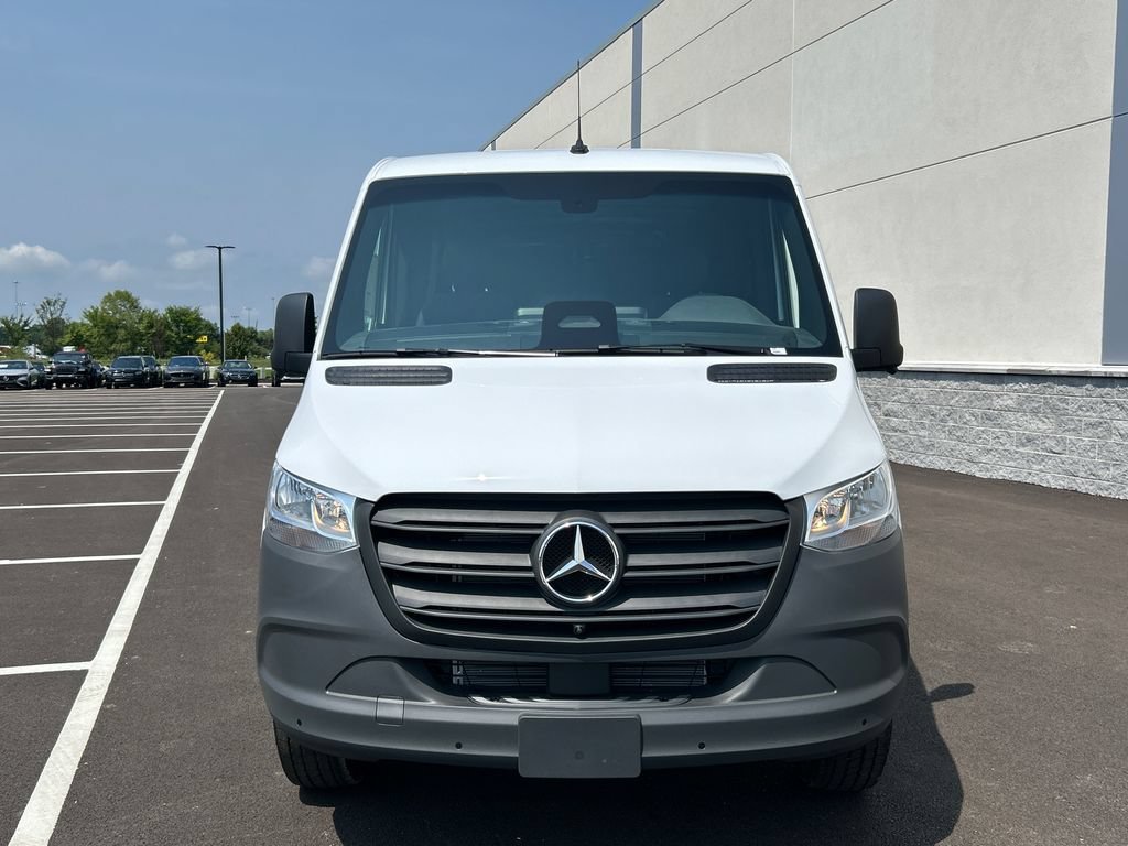 New 2026 Arctic+White Mercedes-Benz Cargo 144 WB image 36
