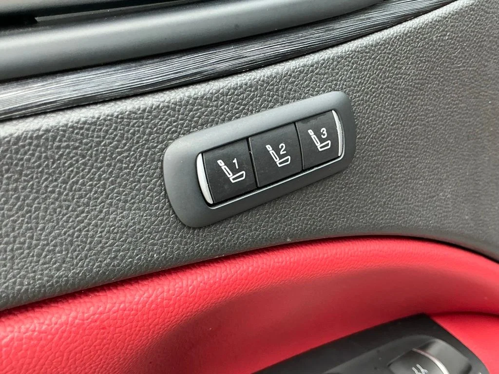 Used 2019 White Alfa Romeo Base image 35