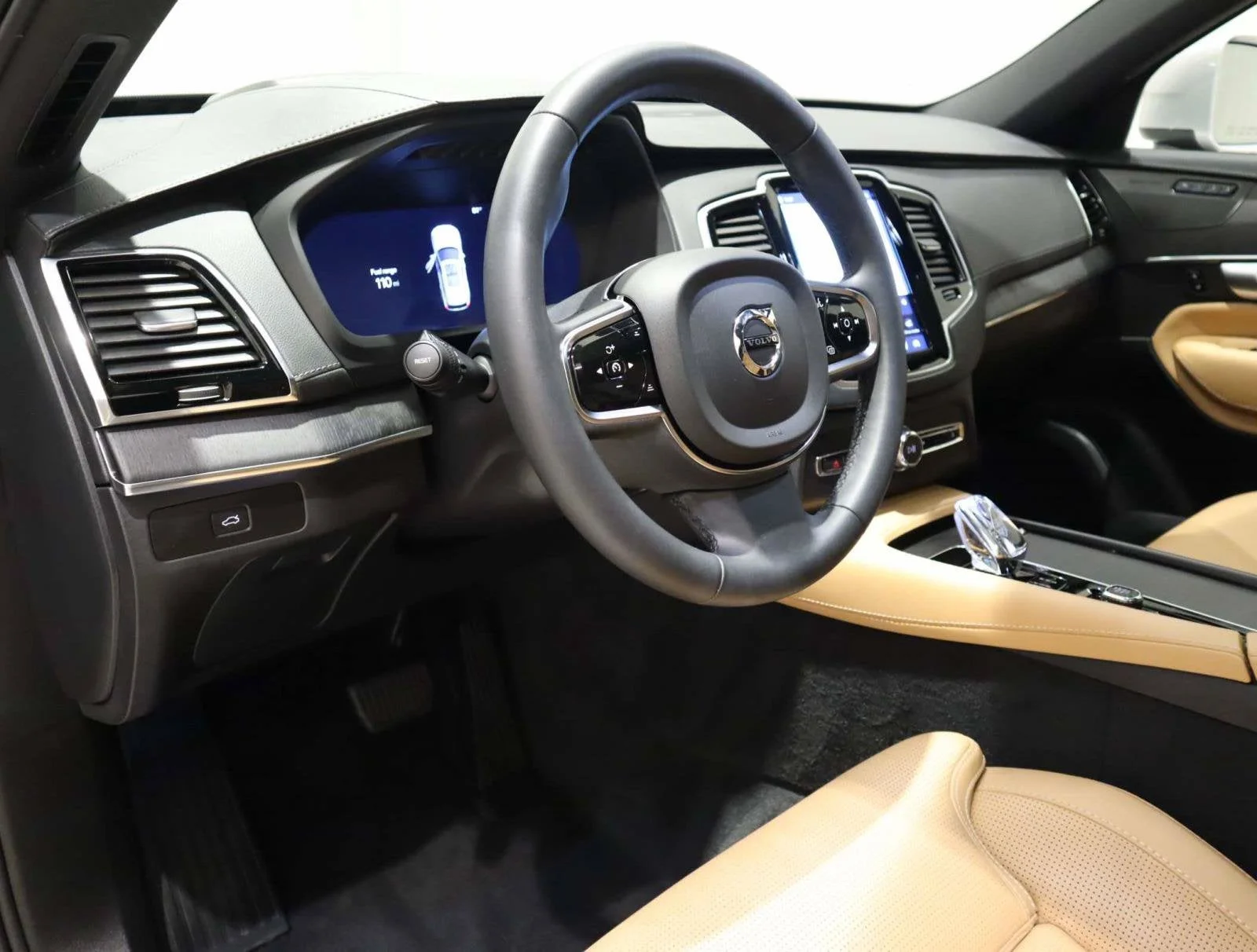 Used 2024 Silver Volvo Ultimate Bright Theme image 18