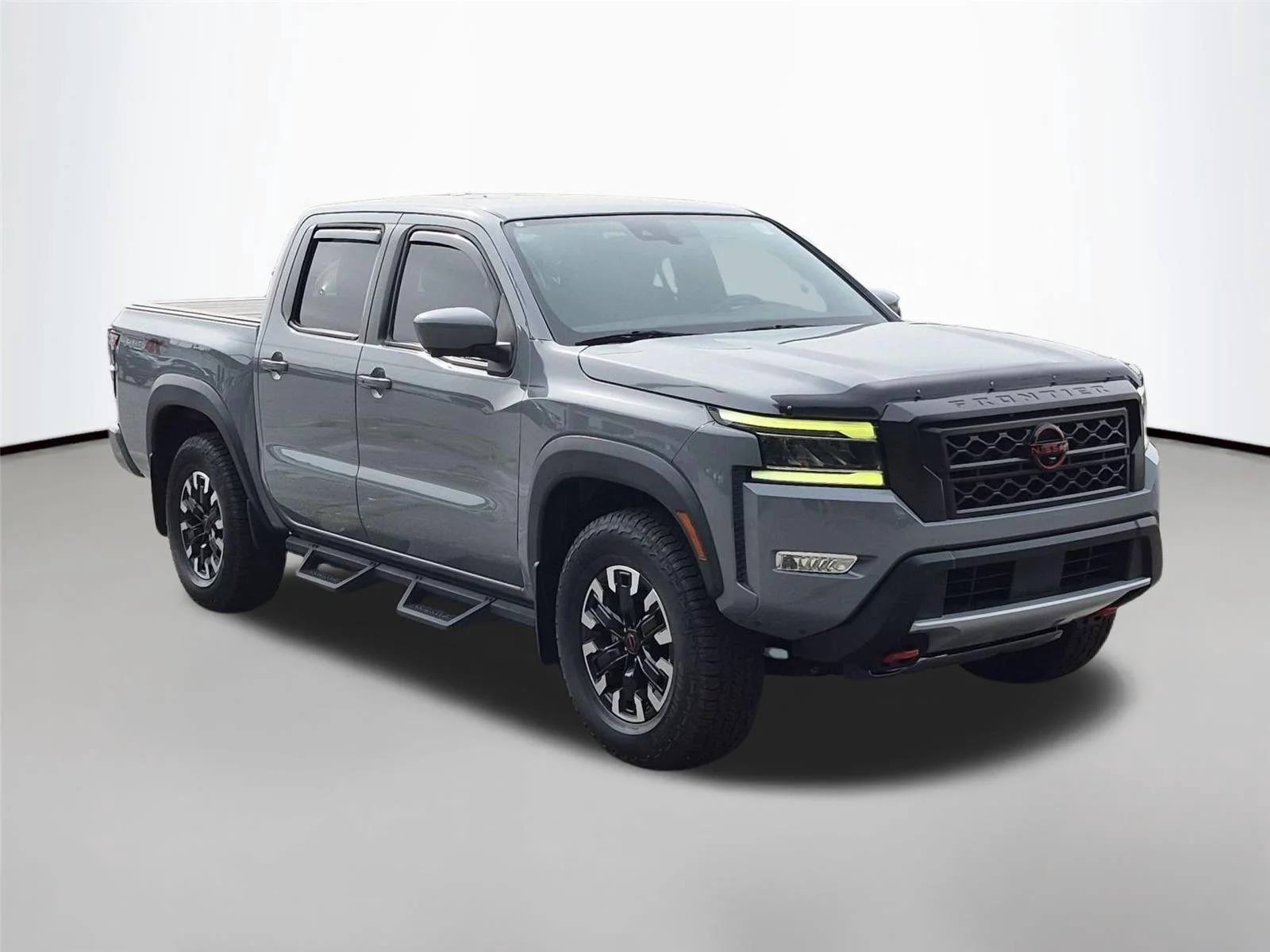 Used 2022 Boulder Grey Pearl Nissan PRO-4X image 7