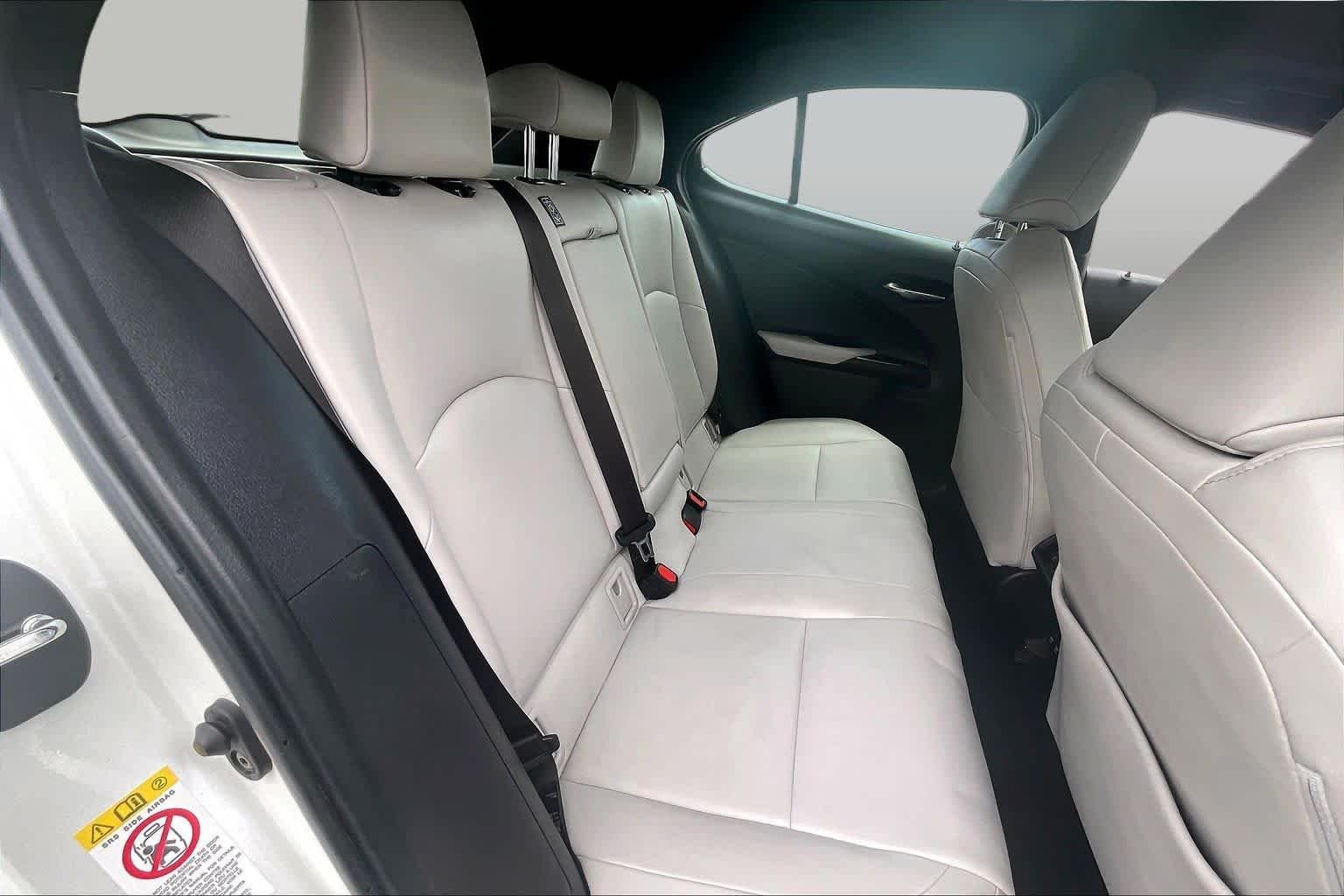 Used 2019 Eminent White Pearl Lexus  image 18