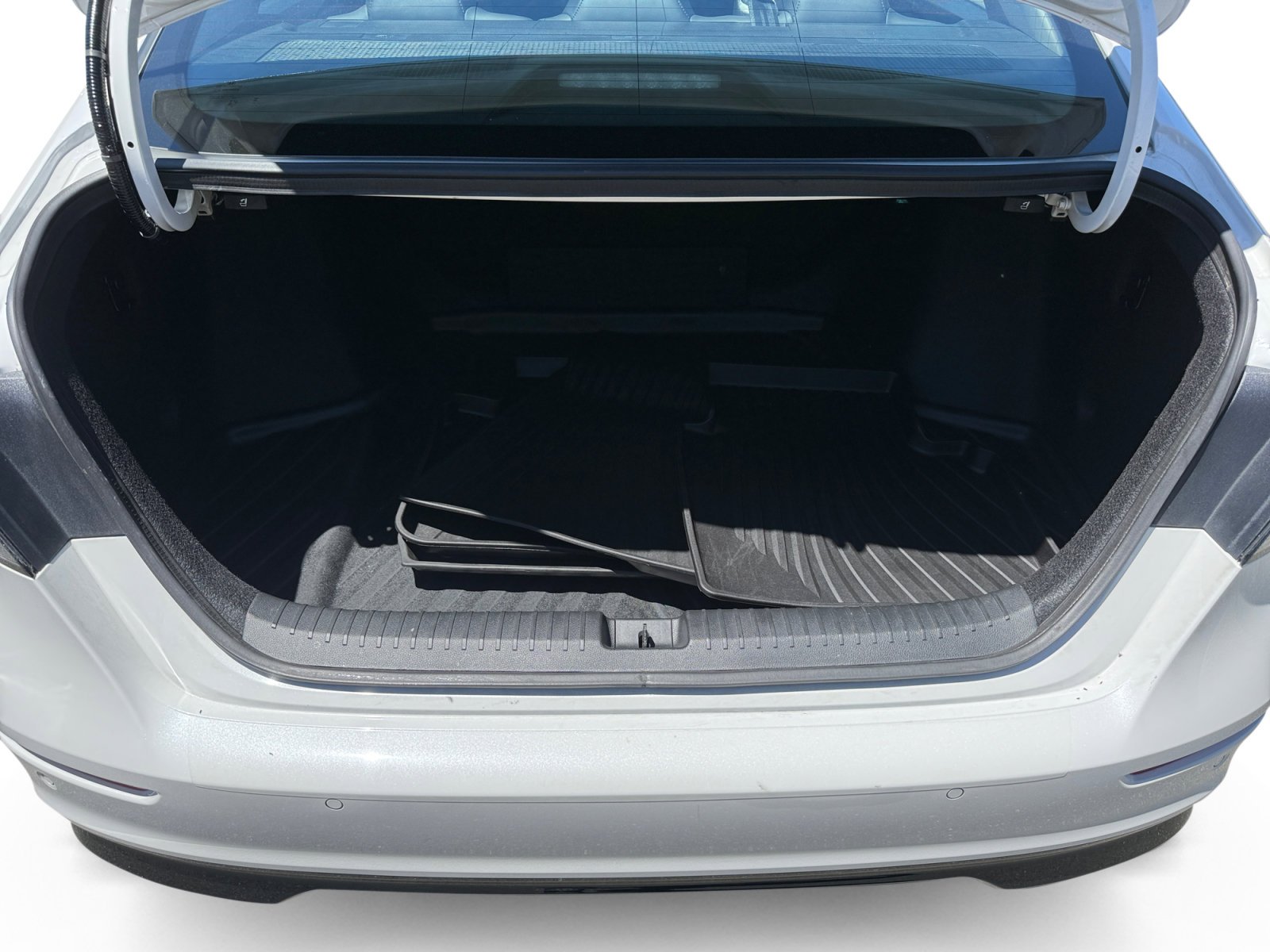 Used 2025 Platinum White Pearl Honda Touring image 17