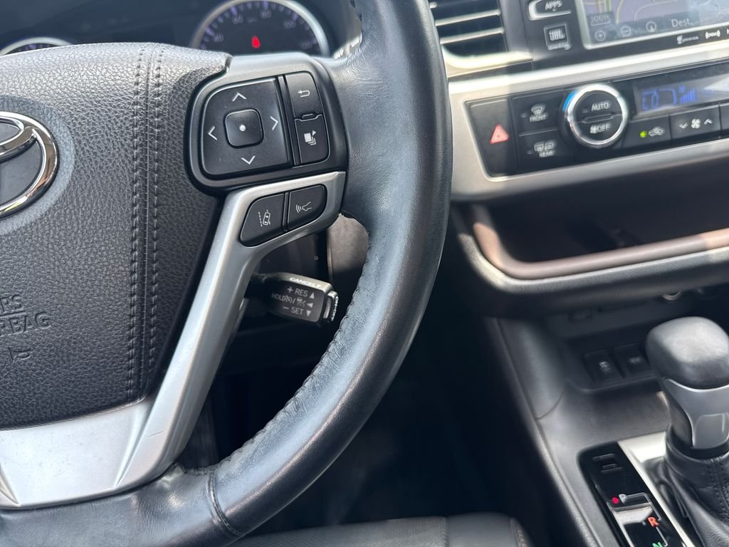 Used 2018 Gray Toyota Limited image 24