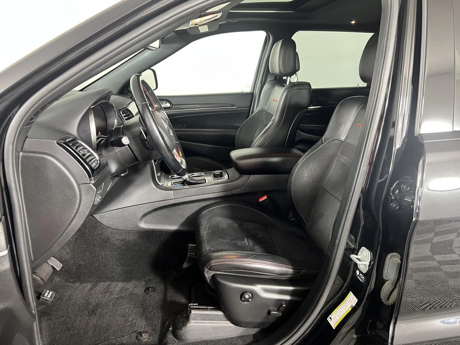 Used 2021 Diamond Black Crystal Pearlcoat Jeep Trailhawk image 11