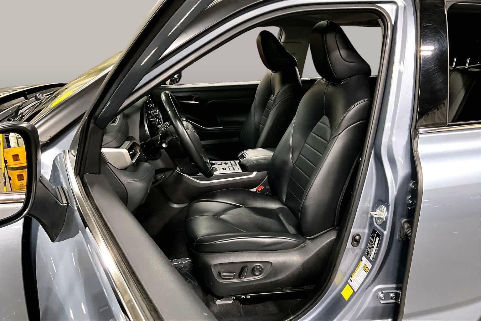 Pre-Owned 2022 Toyota Highlander XLE