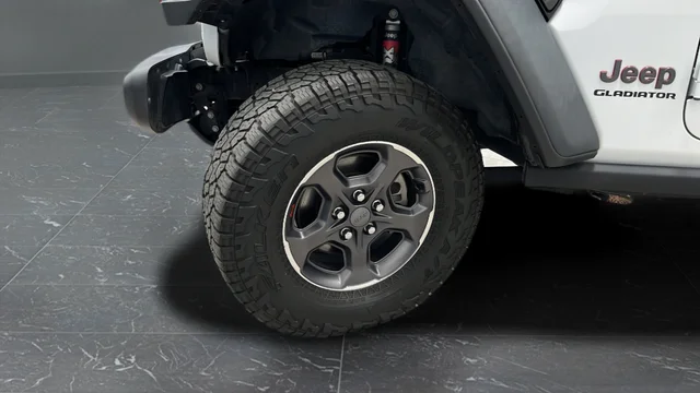 Used 2022 Bright White Clearcoat Jeep Rubicon image 34