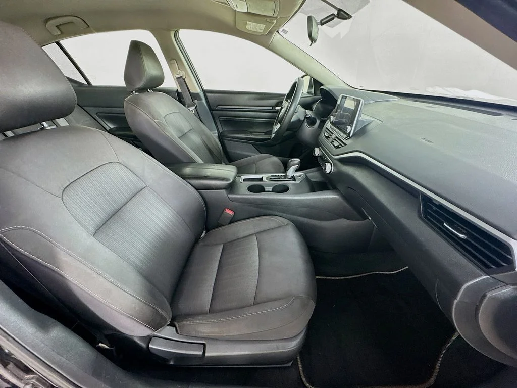 Used 2020 Super Black Clearcoat Nissan 2.5 S image 32