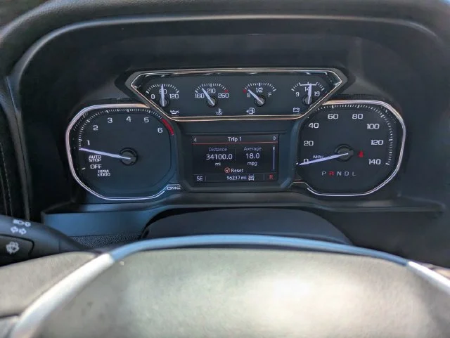 Used 2021 Silver GMC Elevation image 27