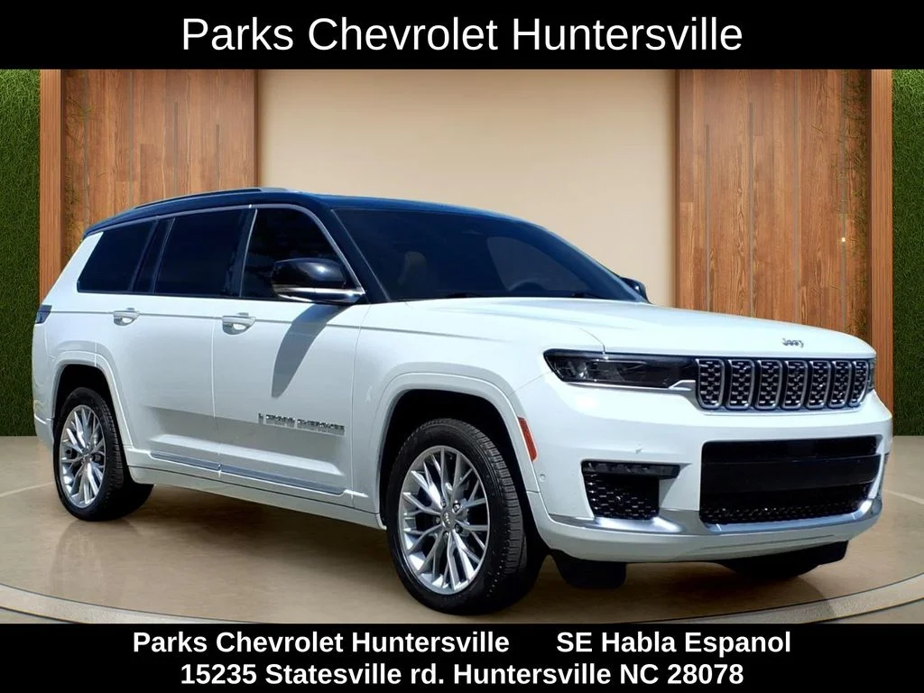 Used 2023 White Jeep Summit image 1