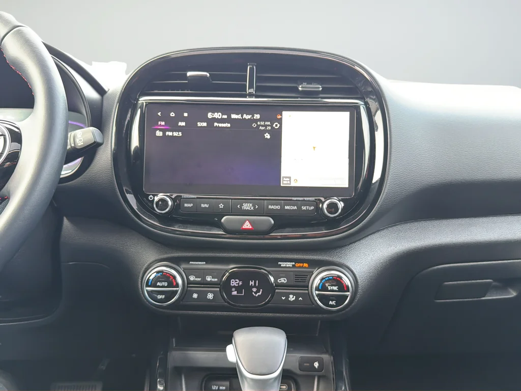Used 2025 White Kia GT-Line image 23