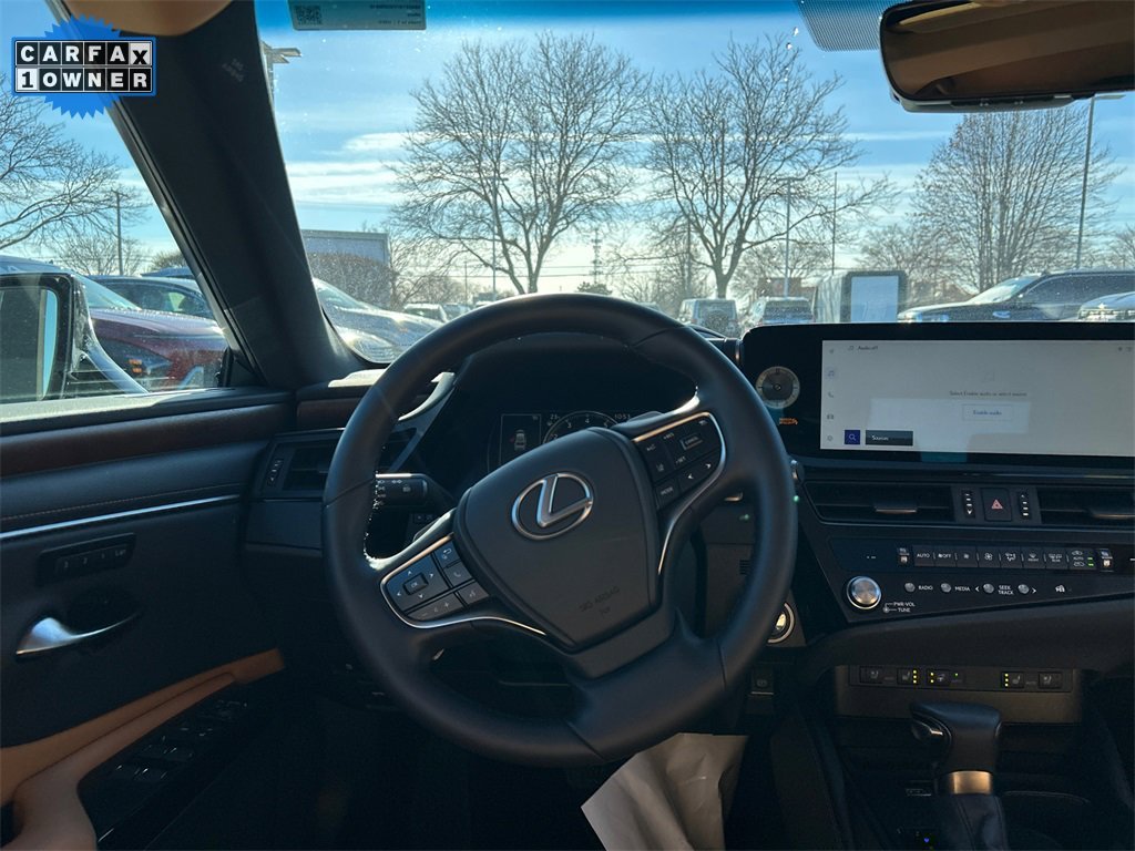 2025 LEXUS ES - Image 27